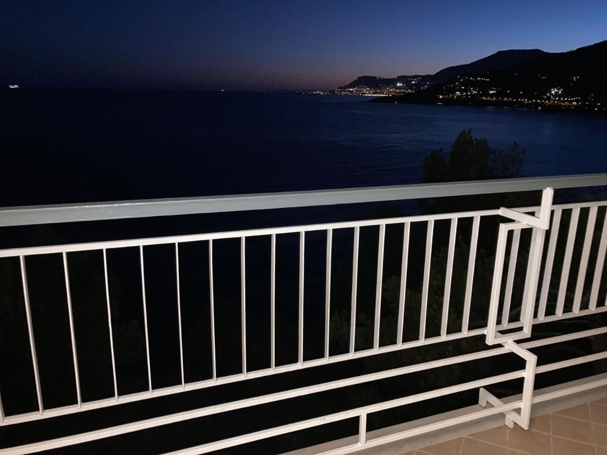 Sea And Monaco Charme View On The Beach Ventimiglia Eksteriør bilde